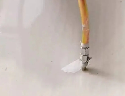 襄垣瓷砖空鼓维修公司专业解答在瓷砖铺贴过程中，如果使用的砂料过粗（如全部使用了粗砂），可能会导致以下问题